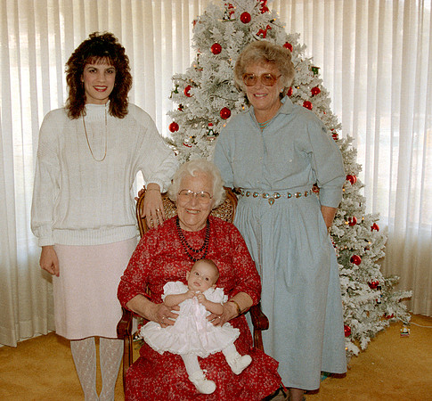 4 Generations Sandi Cerruti. Helen Stephens, Belva Kraft, Chrissy Cerruti